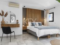 Villa for sale in Nueva Andalucia