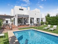Villa for sale in Nueva Andalucia