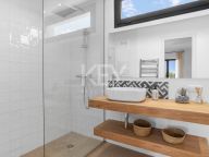 Villa for sale in Nueva Andalucia