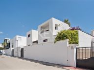 Villa for sale in Nueva Andalucia