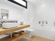 Villa for sale in Nueva Andalucia