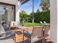 Villa for sale in Nueva Andalucia