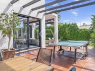 Villa for sale in Nueva Andalucia