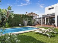 Villa for sale in Nueva Andalucia