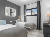 Villa for sale in Nueva Andalucia