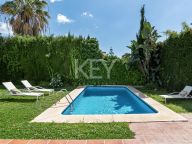 Villa for sale in Nueva Andalucia
