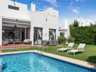 Villa for sale in Nueva Andalucia