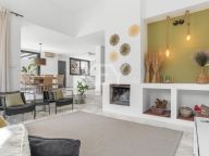 Villa for sale in Nueva Andalucia