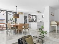 Villa for sale in Nueva Andalucia