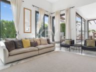 Villa for sale in Nueva Andalucia