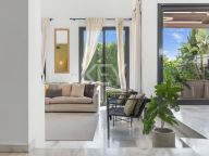 Villa for sale in Nueva Andalucia