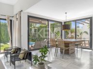 Villa for sale in Nueva Andalucia
