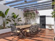 Villa for sale in Nueva Andalucia