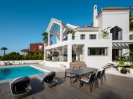 Villa en venta en El Herrojo, Benahavis