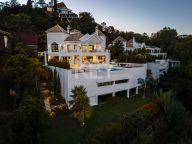 Villa en venta en El Herrojo, Benahavis