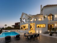 Villa en venta en El Herrojo, Benahavis