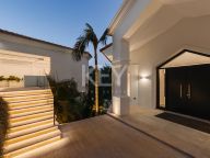 Villa en venta en El Herrojo, Benahavis