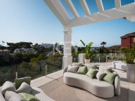 Villa en venta en El Herrojo, Benahavis