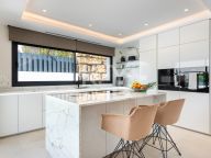 Villa for sale in Casares