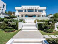 Villa for sale in Casares