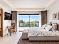 Villa for sale in Casares