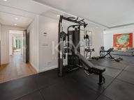 Villa for sale in Nueva Andalucia