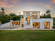 Villa for sale in Nueva Andalucia