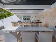 Villa for sale in Nueva Andalucia