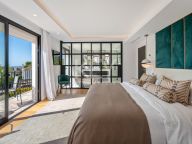 Villa for sale in Nueva Andalucia