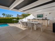 Villa for sale in Nueva Andalucia