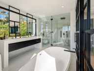 Villa for sale in Nueva Andalucia