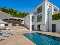 Villa for sale in Nueva Andalucia