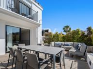 Villa for sale in Nueva Andalucia
