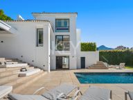 Villa for sale in Nueva Andalucia