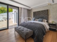 Villa for sale in Nueva Andalucia