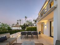 Villa for sale in Nueva Andalucia