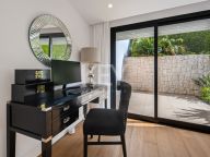 Villa for sale in Nueva Andalucia