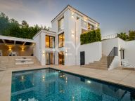 Villa for sale in Nueva Andalucia