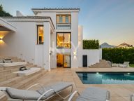 Villa for sale in Nueva Andalucia