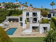Villa for sale in Nueva Andalucia