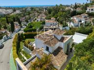 Villa for sale in Nueva Andalucia