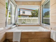 Villa for sale in Nueva Andalucia