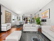 Villa for sale in Nueva Andalucia