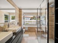 Villa for sale in Nueva Andalucia