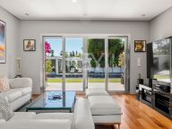 Villa for sale in Nueva Andalucia