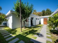 Villa for sale in Nueva Andalucia