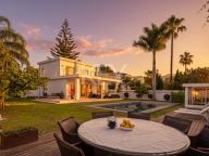 Villa for sale in Nueva Andalucia