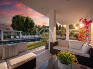 Villa for sale in Nueva Andalucia