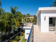 Villa for sale in Nueva Andalucia