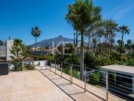 Villa for sale in Nueva Andalucia